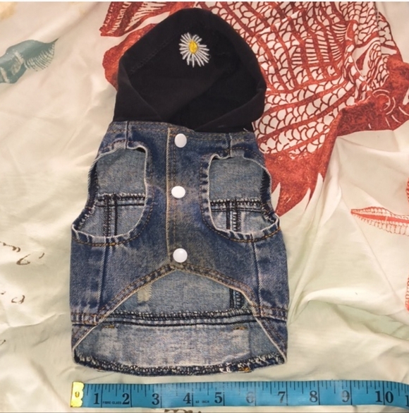 *4 for $28* Like New Pet Jean Vest With Daisy - Picture 3 of 4